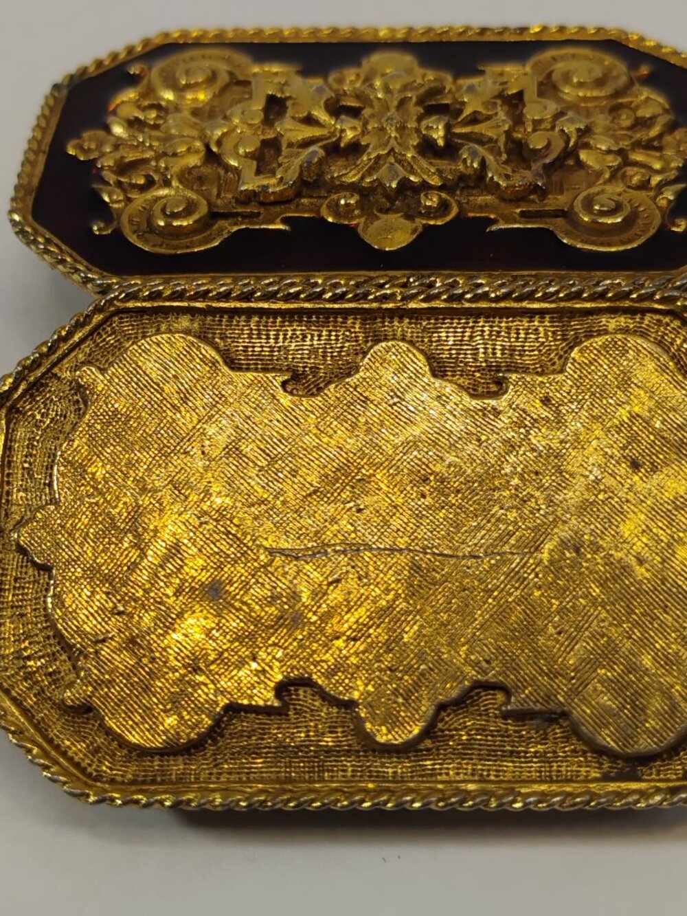 Vintage Estee Lauder Collector Gold Red Enamel Compact Decorative Box Container - Picture 11 of 12